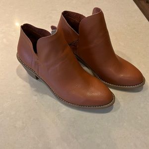 Universal Thread- Camel Ankle Boots, NEW!